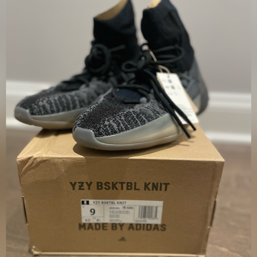 Brand new YZY BSKTBL KNIT